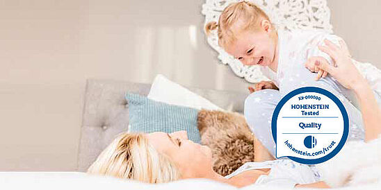Health & Hygiene Mom and child on bed, Hohenstein Quality Label