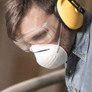 Worker wearing an FFP mask and ear protection